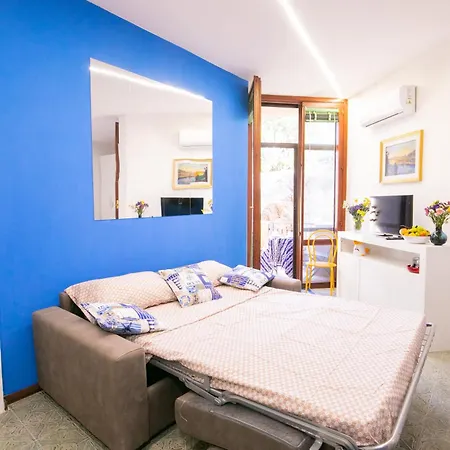 With Pool And Access Appartement